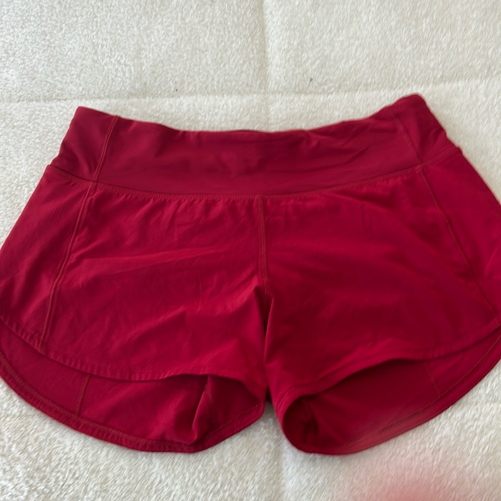 Lululemon red Speed up low rise Lined Shorts 2.5” Size 6 regular.